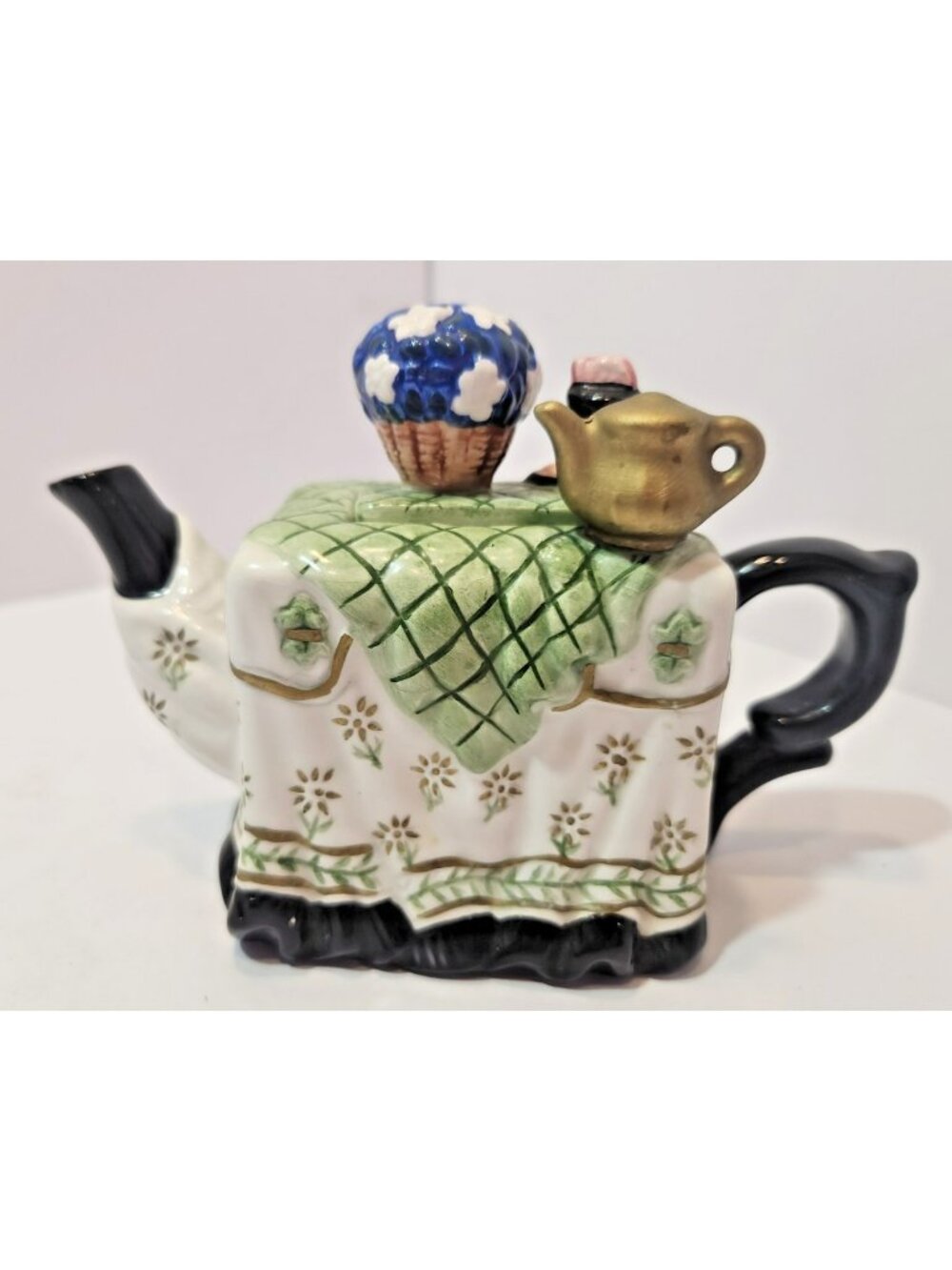 Houston Harvest Gift Products HH Hand Painted Table Setting Teapot Table